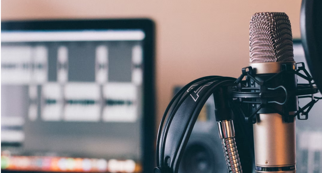 how to test microphone volume windows 10