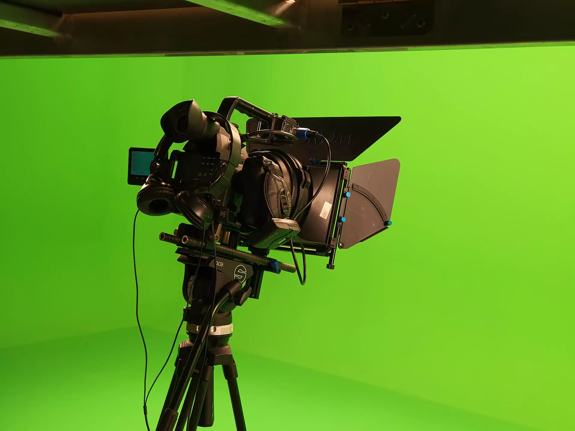 9 Best Green Screen Software [Chroma Key Software Reviews]