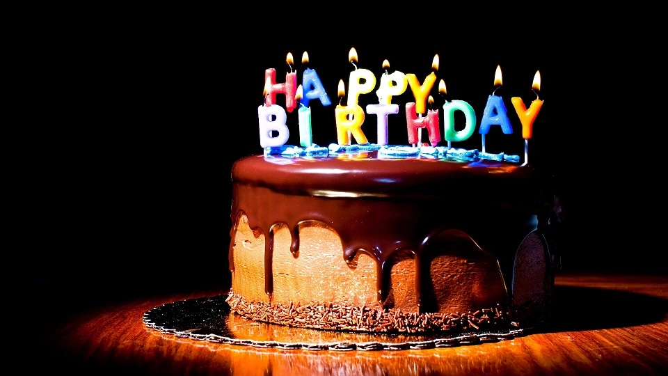 Birthday Cake with Chocolate (Credit: Wallpaper Flare)
